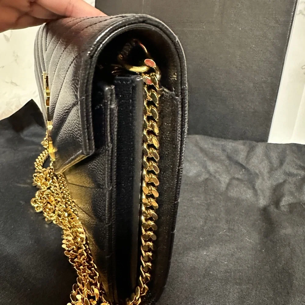 SainLaurent Black caviar wallet on chain - Picture 6 of 13